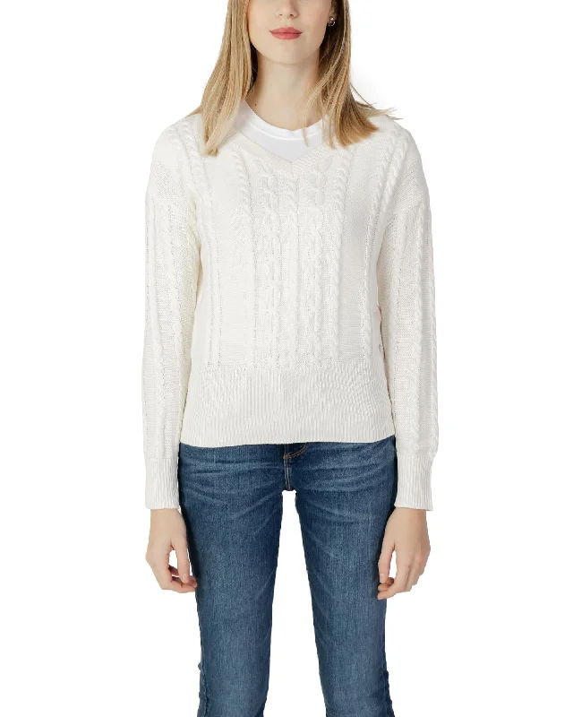 Guess Knitwear with Long Sleeves and V-Neck Levi's sweaters