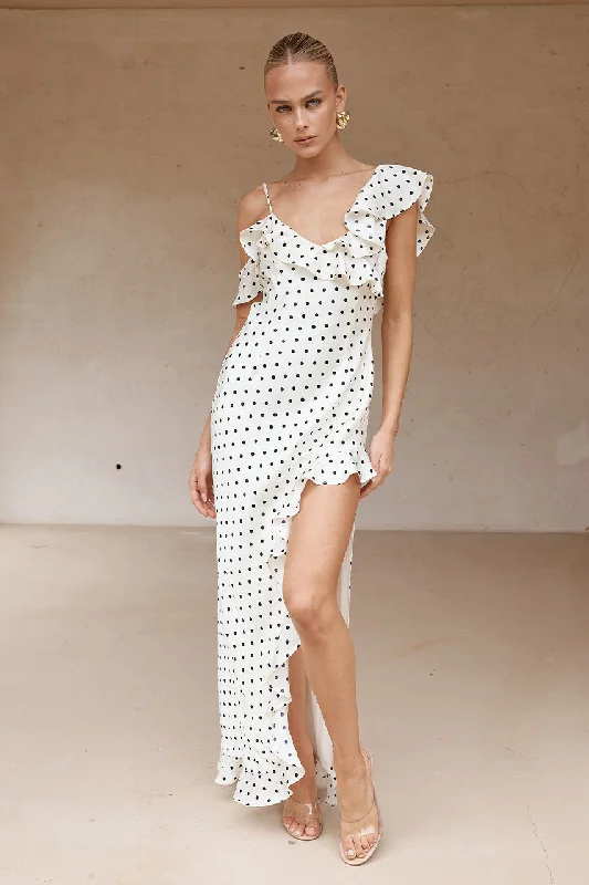 KARLITA MAXI DRESS - WHITE POLKA Must-have maxi dresses for this season